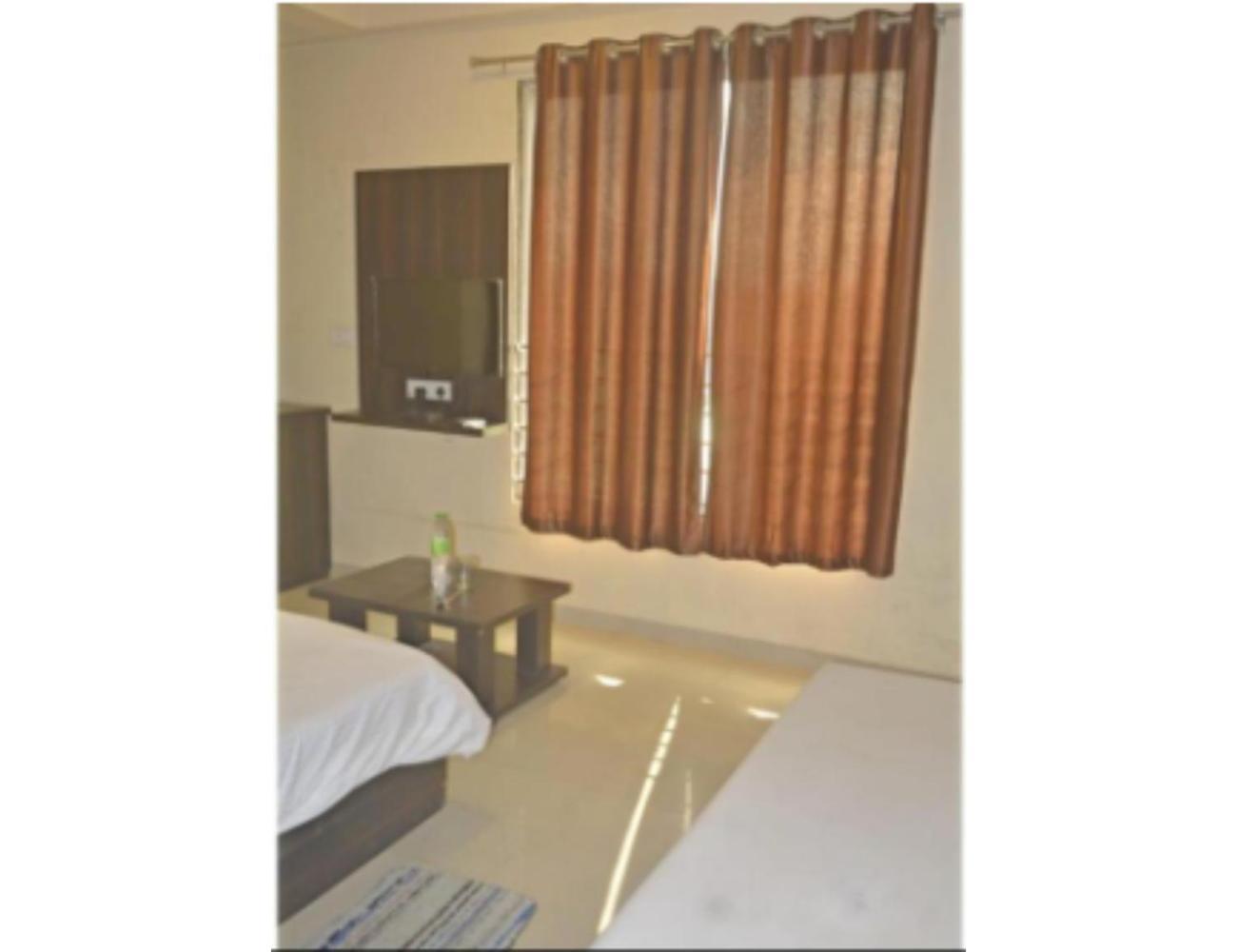 Hotel Fun N Food , Mandu Exterior foto