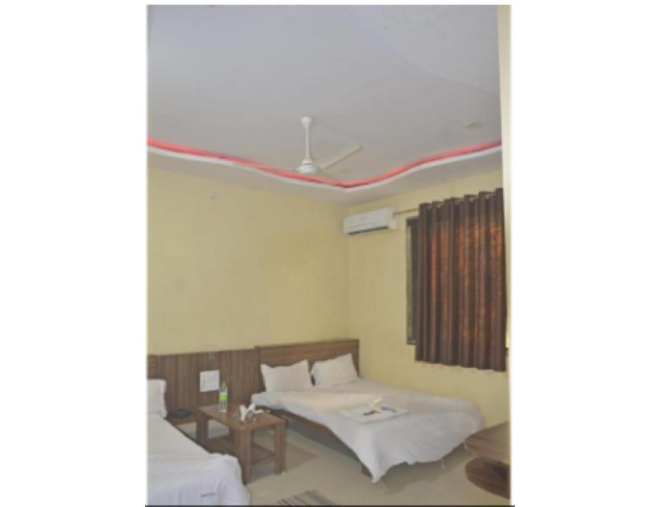 Hotel Fun N Food , Mandu Exterior foto
